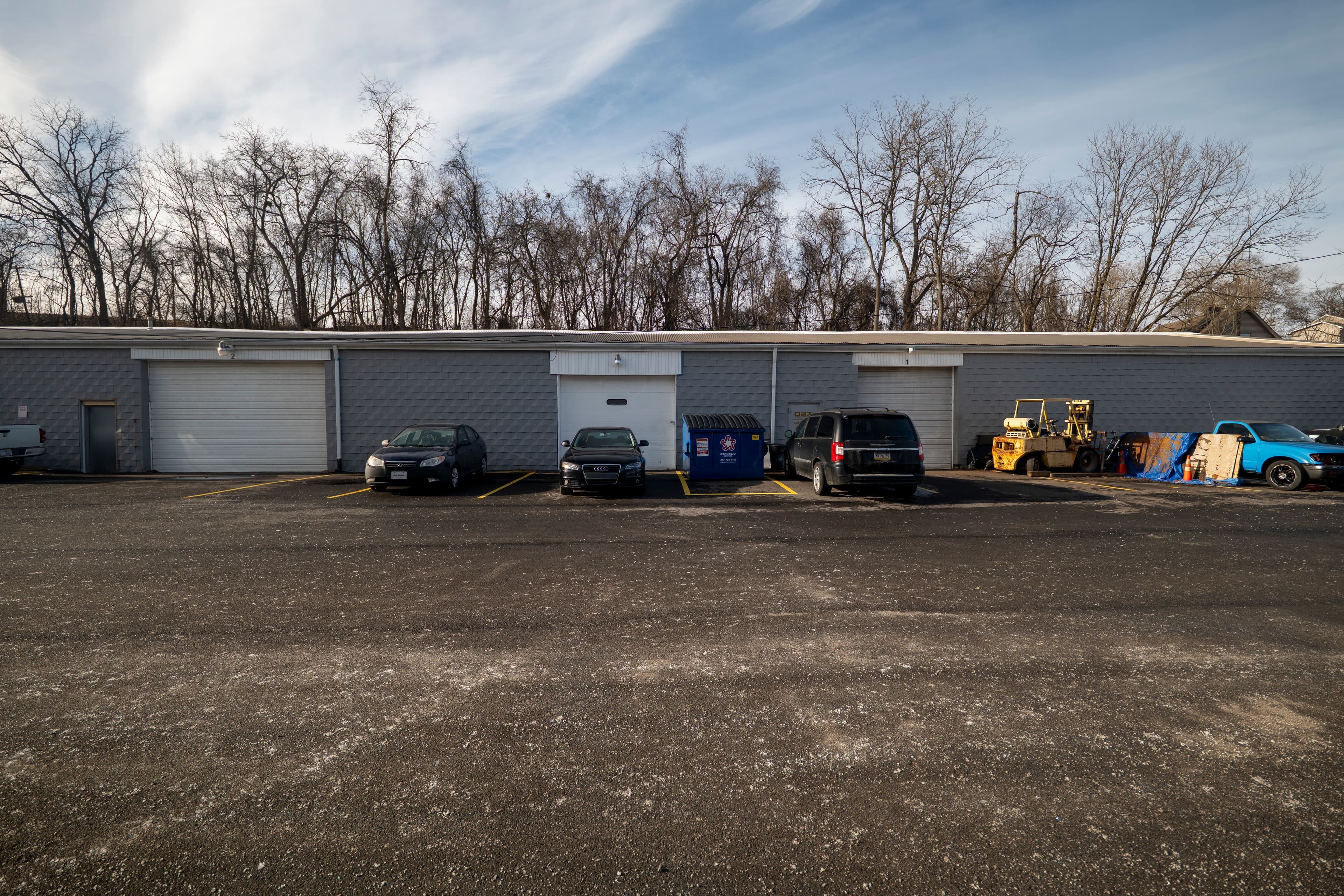 400 Railroad Exterior