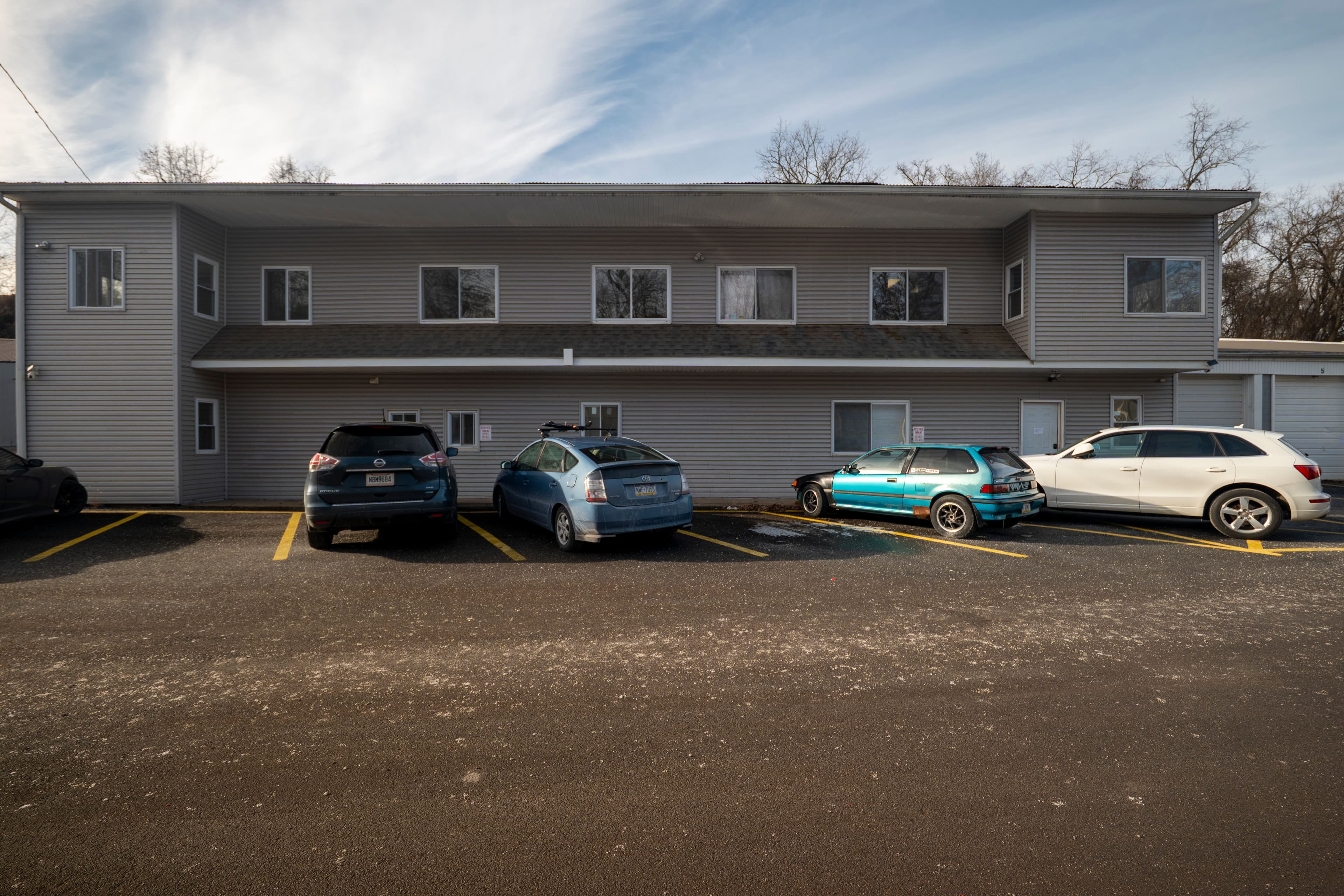 400 Railroad Exterior