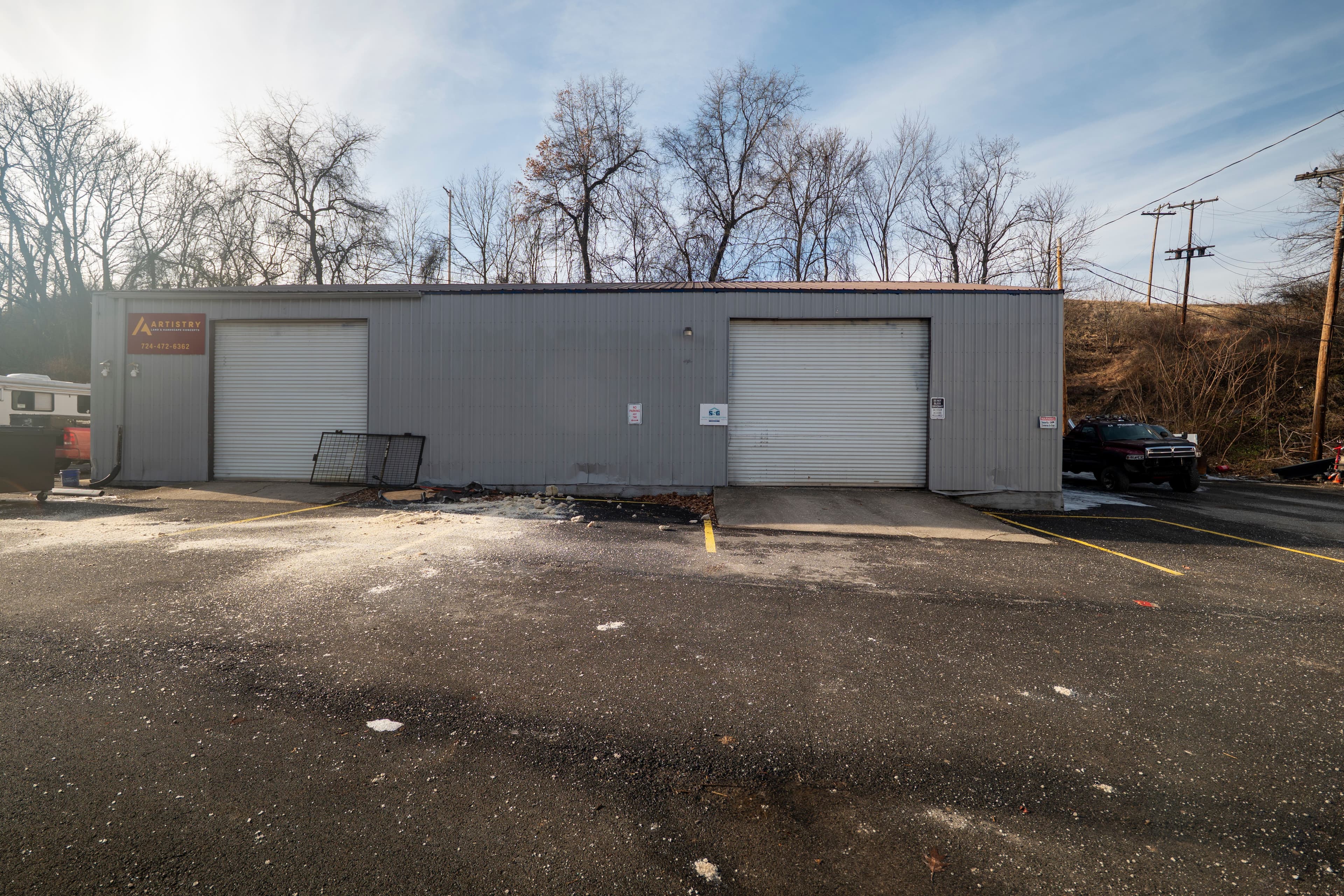 400 Railroad Exterior